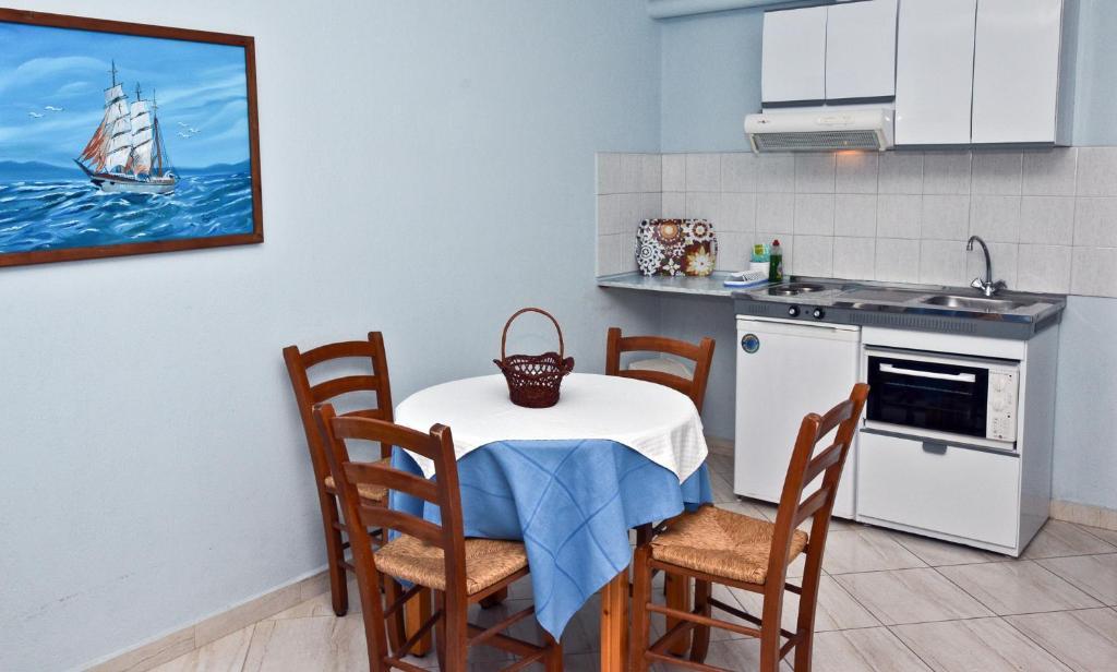 Aris Junior Studio & Apartments Нео Кліма Номер фото